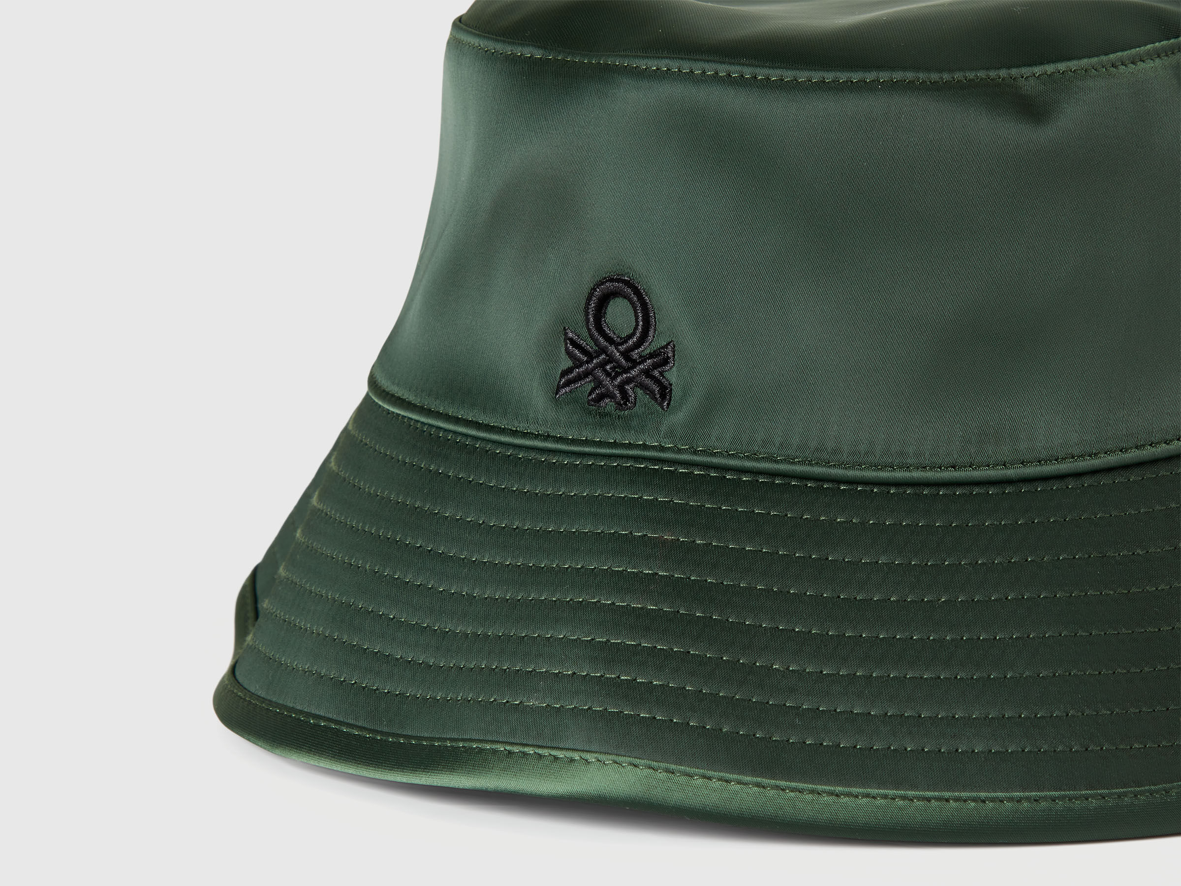 HAT Women image number 3